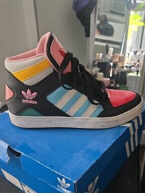 adidas Hardcourt HI J Kids Sneakers in Black, Orange, Green, Teal US 6y
